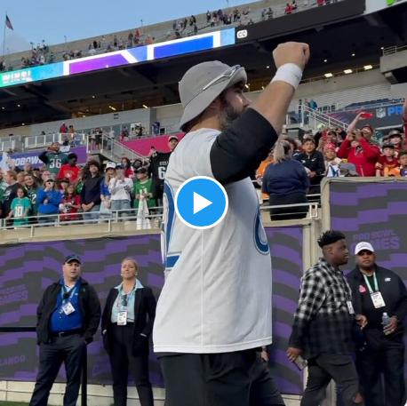 Jason Kelce Took A Perfect Photo Of A Topless Fan At The Pro Bowl And